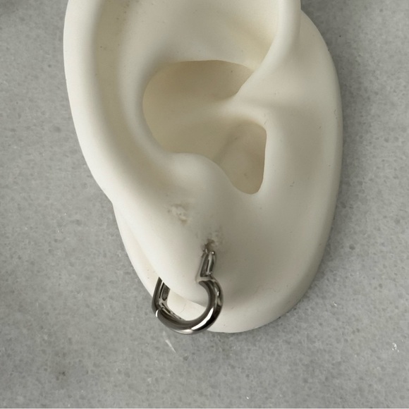 New Stock Sterling Silver Heart Huggie Hoop Earrings
Brand New - Picture 4 of 4